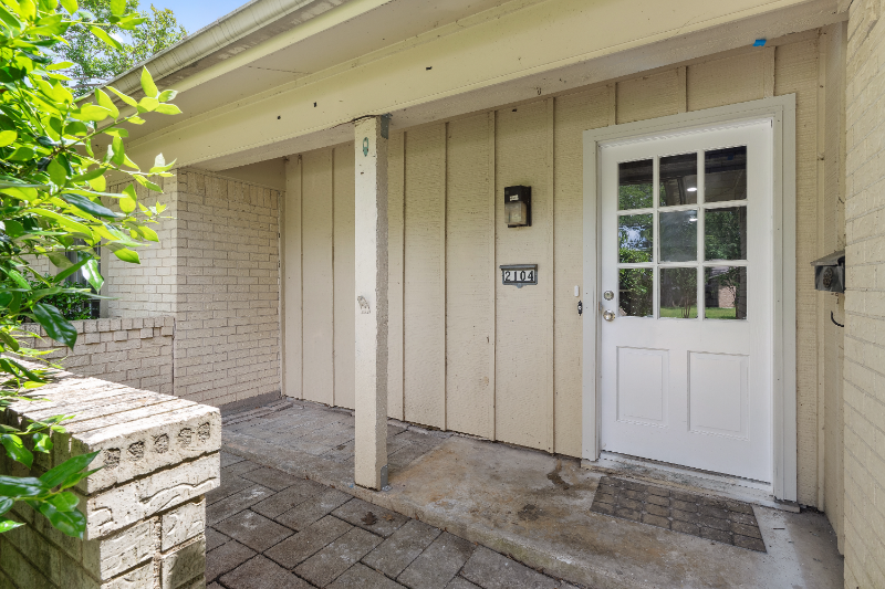 2104 Richland Dr - Photo 3 of 20