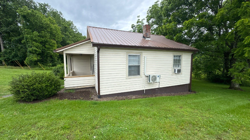 211 Wilkes St - Photo 3 of 14