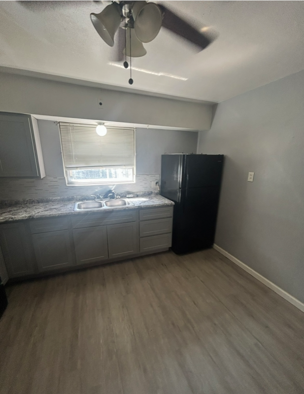924 Elias Ave - Photo 2 of 6