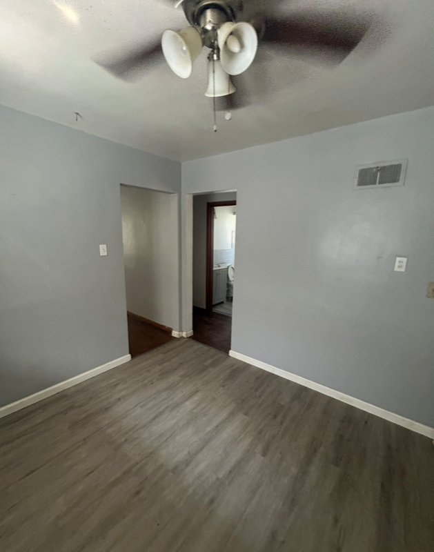 924 Elias Ave - Photo 3 of 6