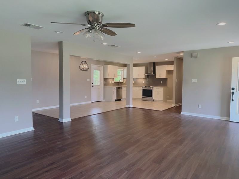 313 Lovers Ln - Photo 3 of 17
