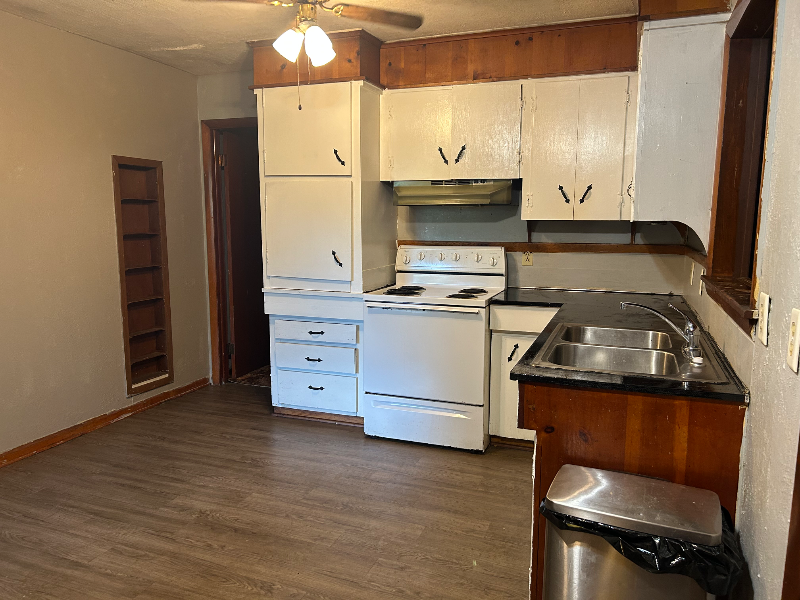 5033 37th St - Photo 2 of 10