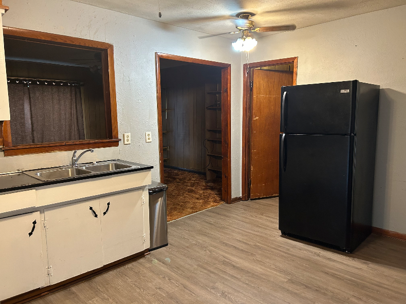 5033 37th St - Photo 3 of 10