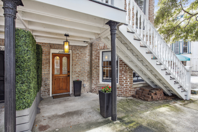 208 W Hall St #B - Photo 2 of 20