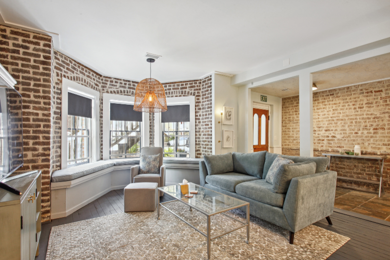 208 W Hall St #B - Photo 5 of 20