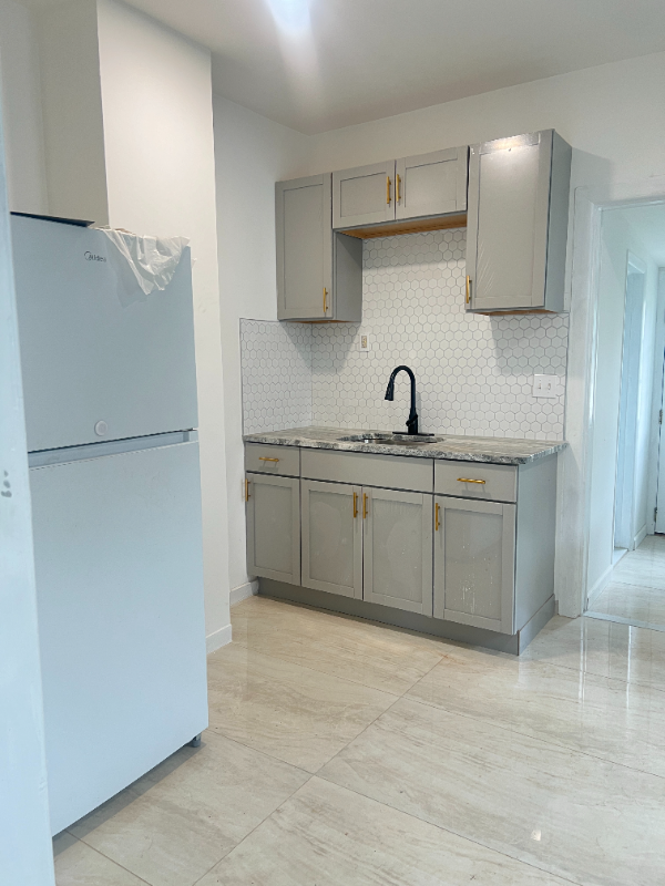 112 Jefferson St - Photo 2 of 7