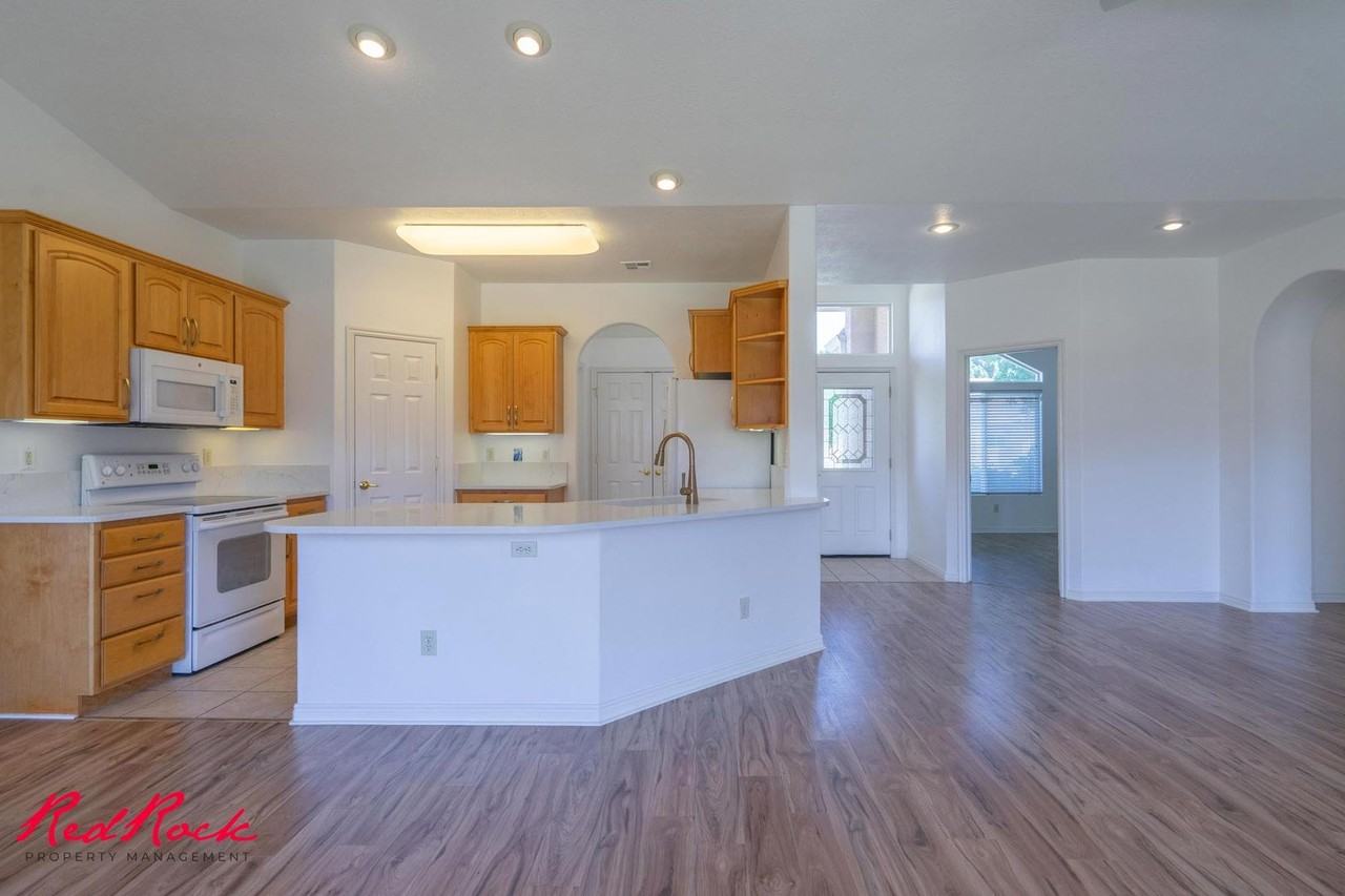 2643 W 200 N - Photo 2 of 37