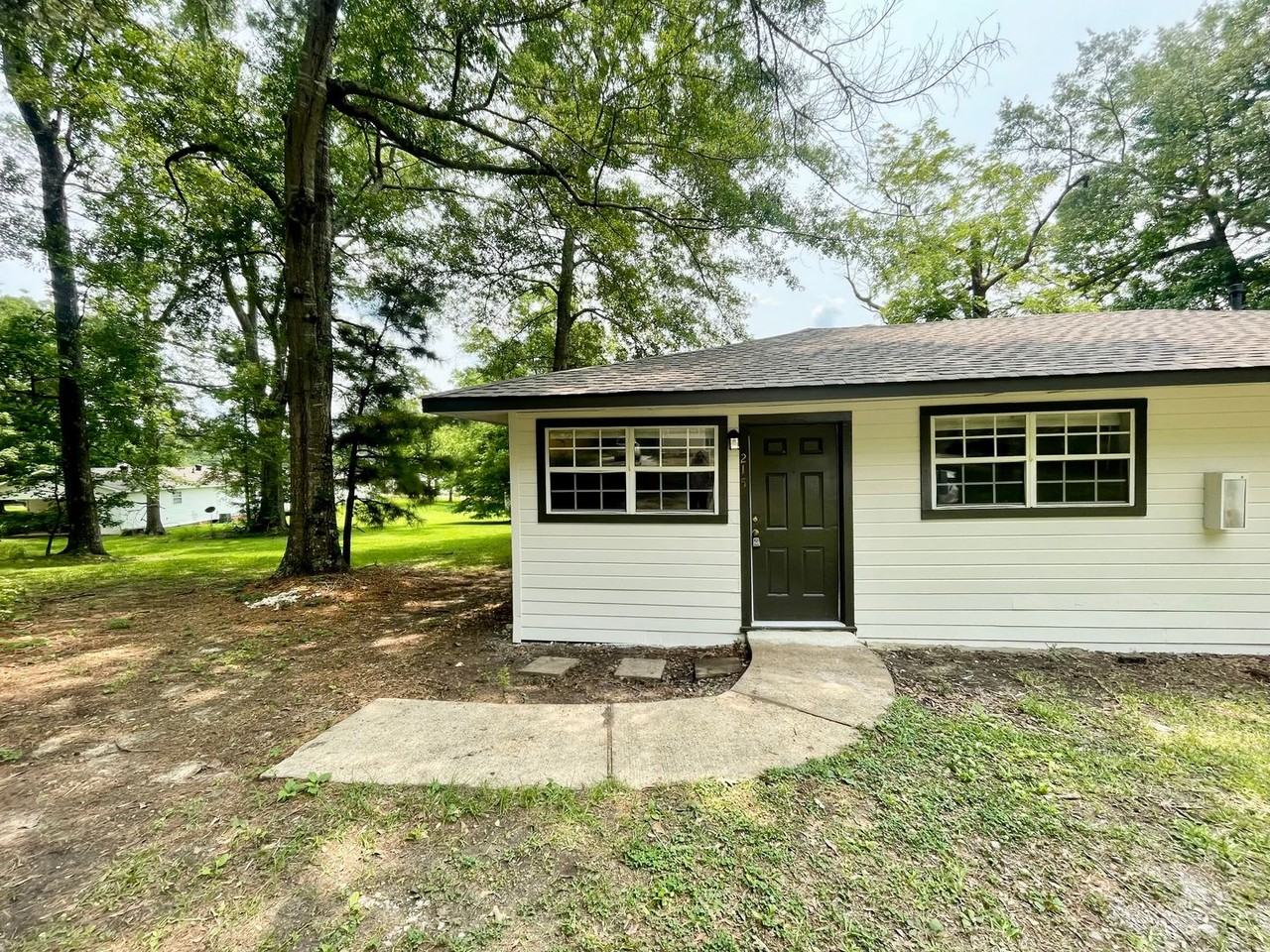215 Harrell St - Photo 3 of 7