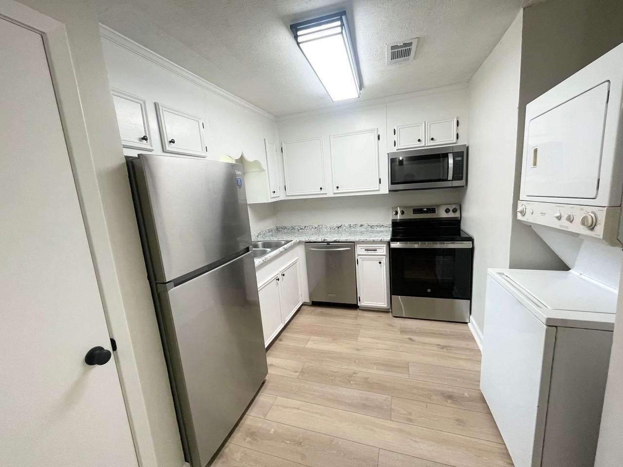215 Harrell St - Photo 4 of 7