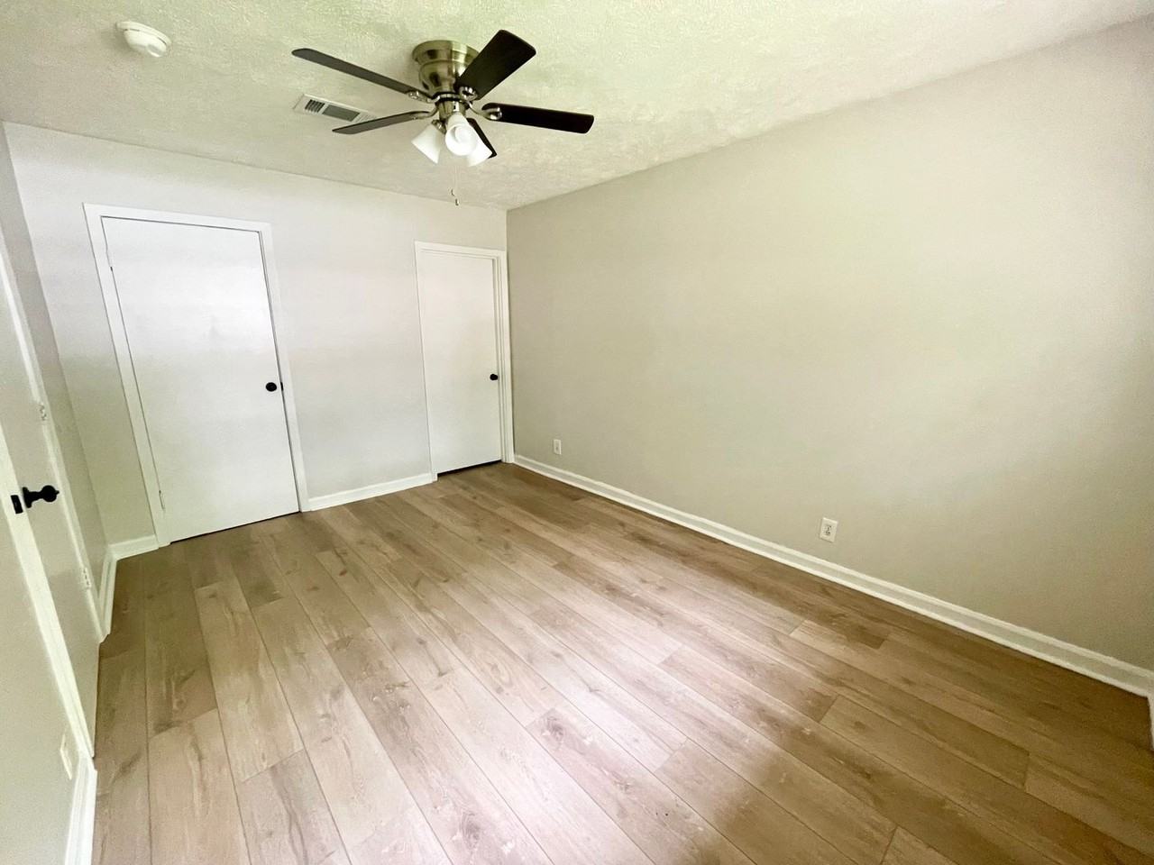 215 Harrell St - Photo 6 of 7