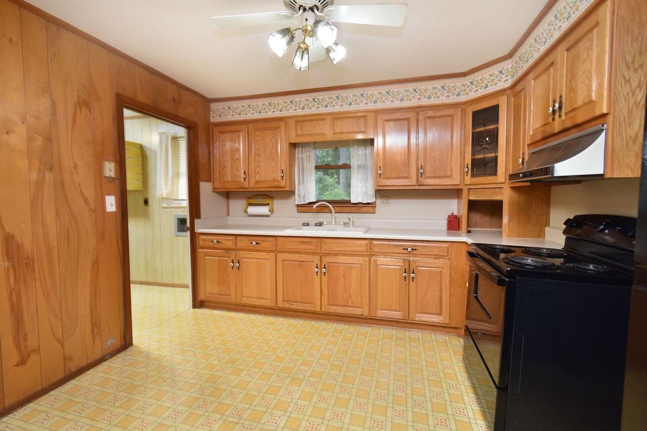 2516 Meadowbrook Dr - Photo 2 of 22