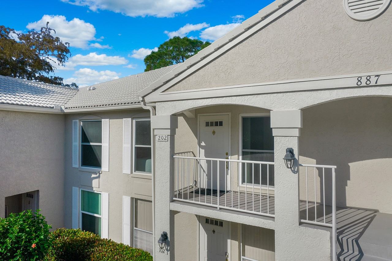 887 Gulf Pavilion Dr #202 - Photo 2 of 30