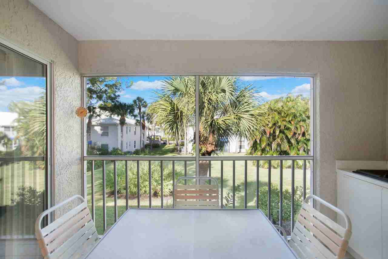 887 Gulf Pavilion Dr #202 - Photo 3 of 30