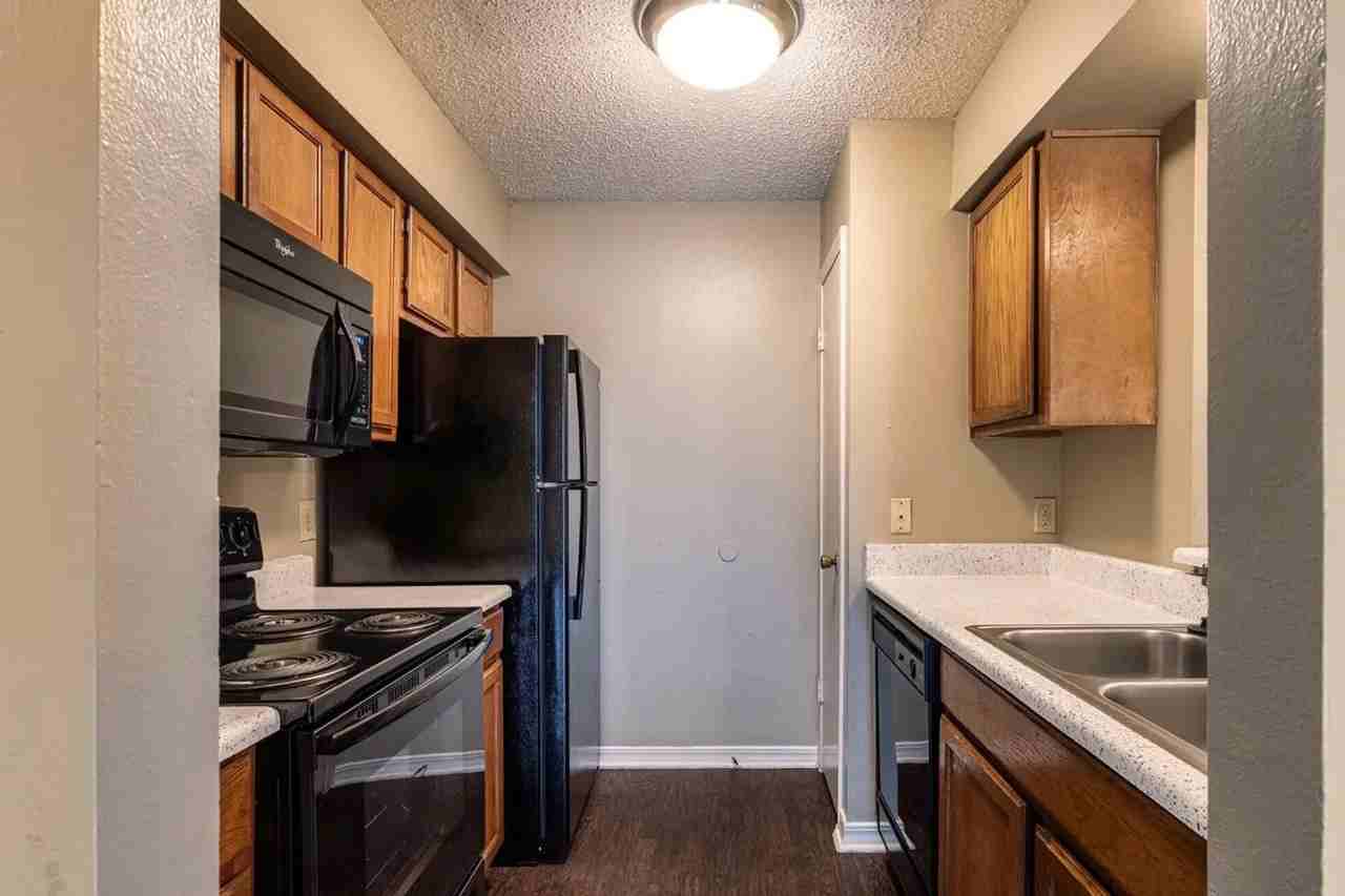 Chevy Chase Apartments - Photo 7 of 20
