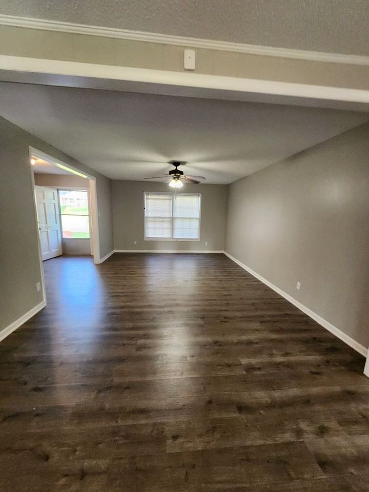 2205 Gornto Rd - Photo 5 of 27