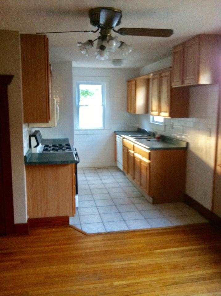 2705 S Glenwood Ave - Photo 2 of 6