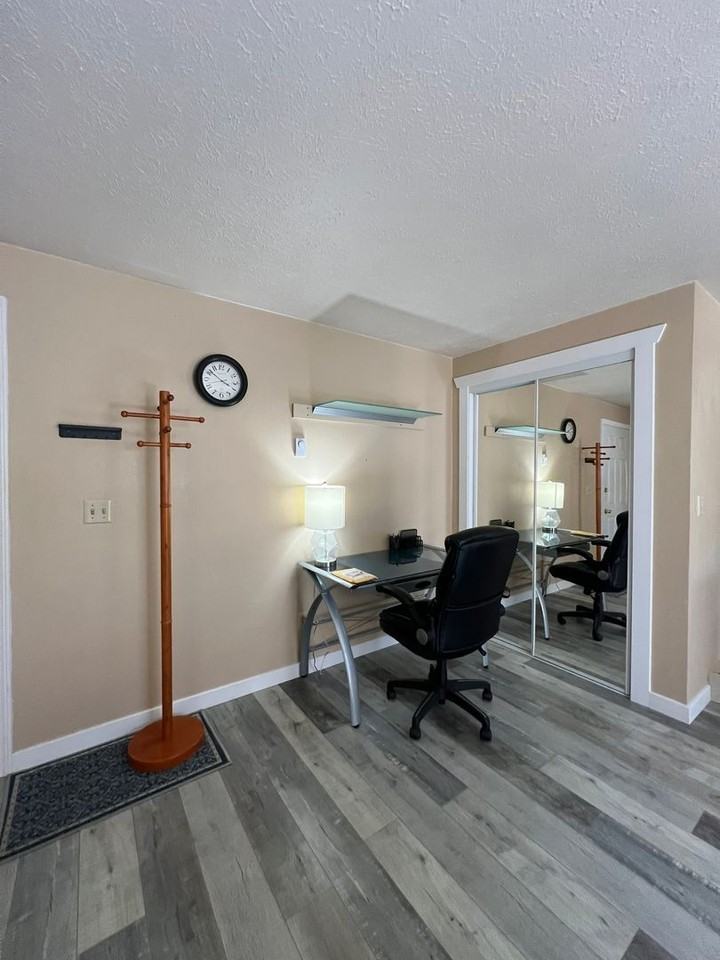 2121 N Eldorado Ave ##05 - Photo 2 of 7