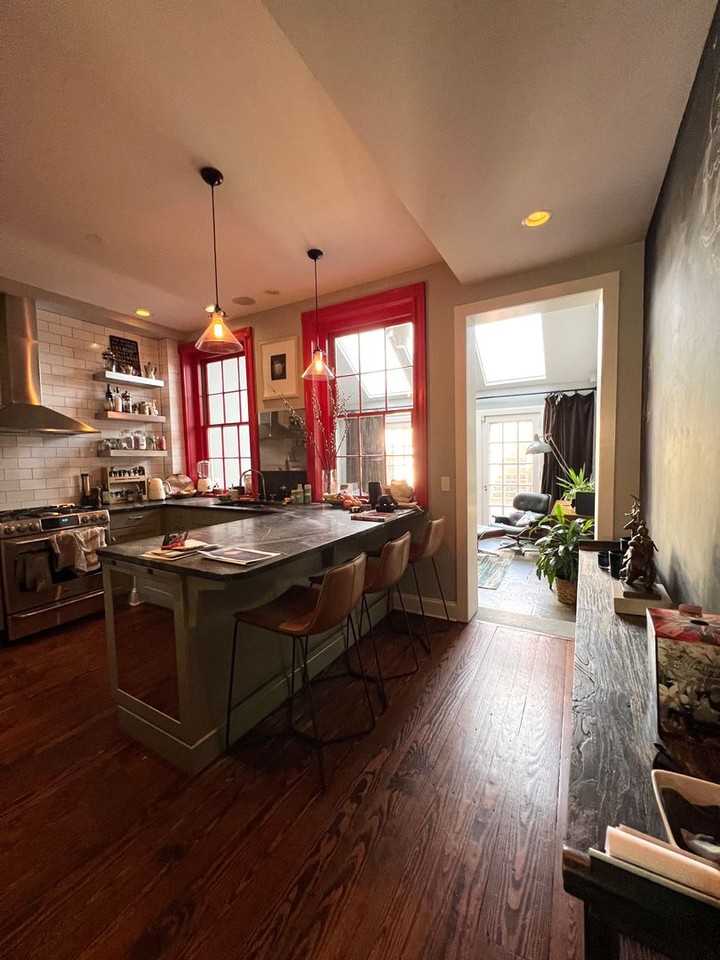239 Delancey St - Photo 5 of 23