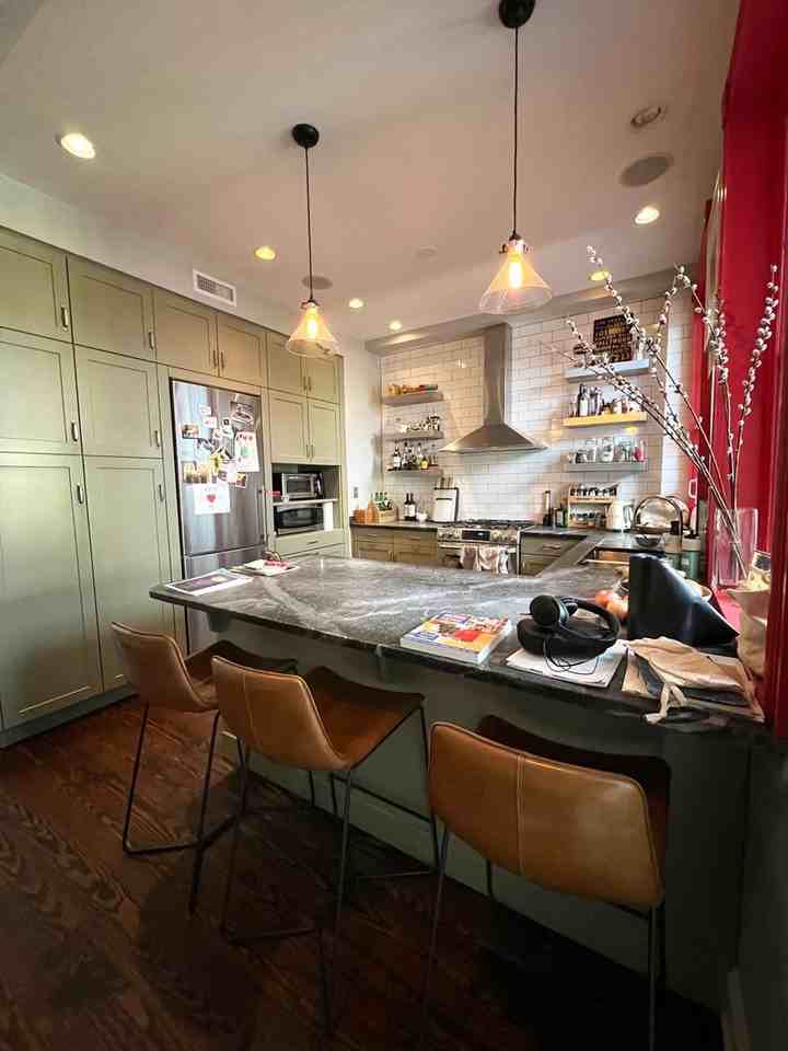 239 Delancey St - Photo 6 of 23