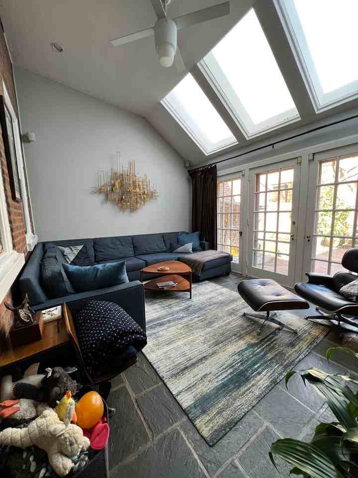 239 Delancey St - Photo 7 of 23