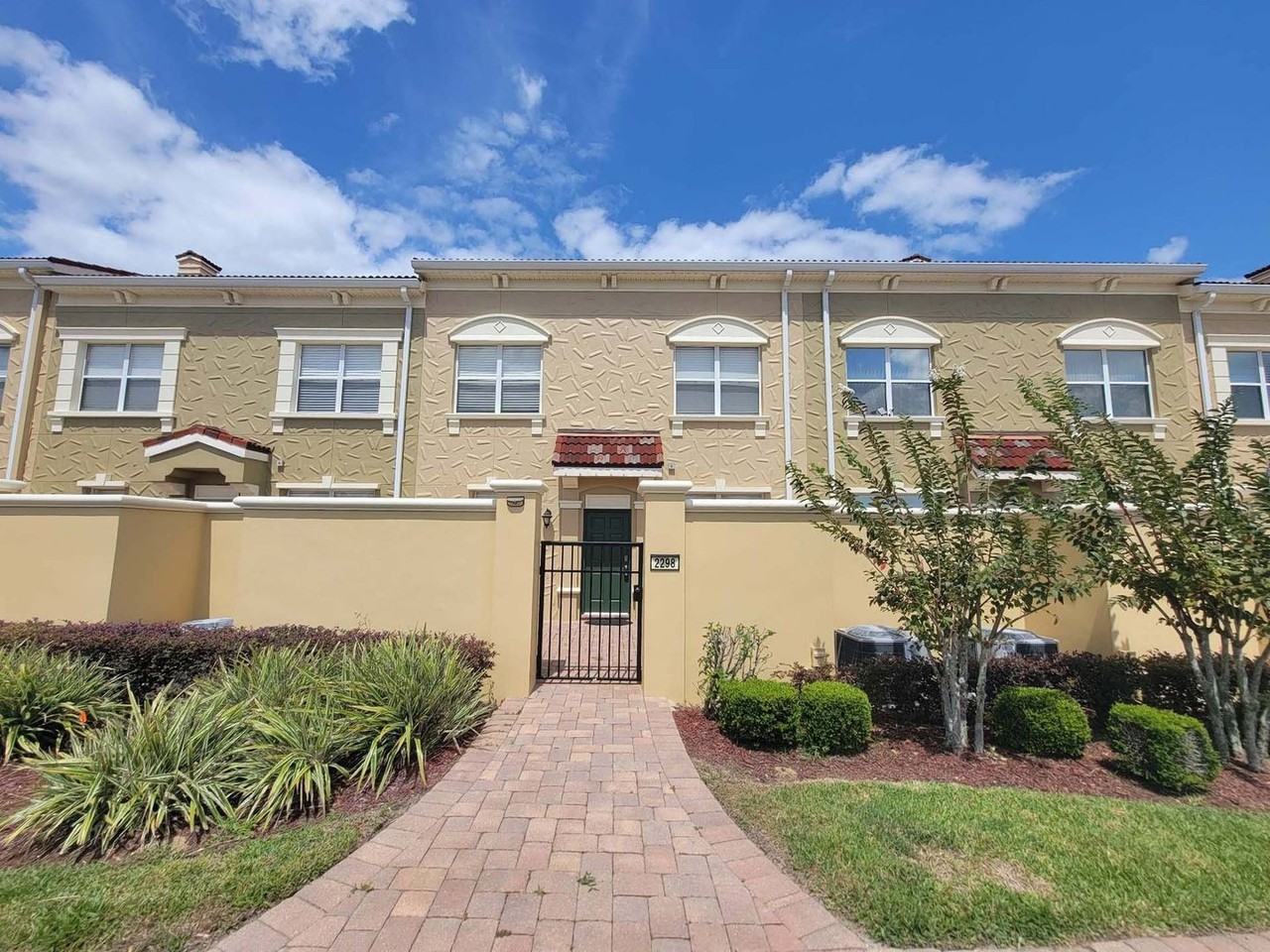 2298 Bella Vista Dr - Photo 2 of 34