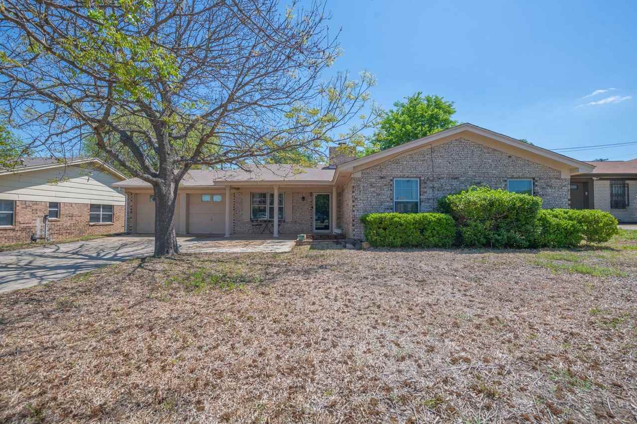 303 Manning Dr - Photo 2 of 40