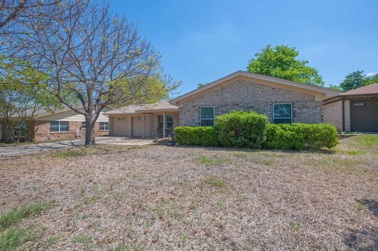303 Manning Dr - Photo 3 of 40