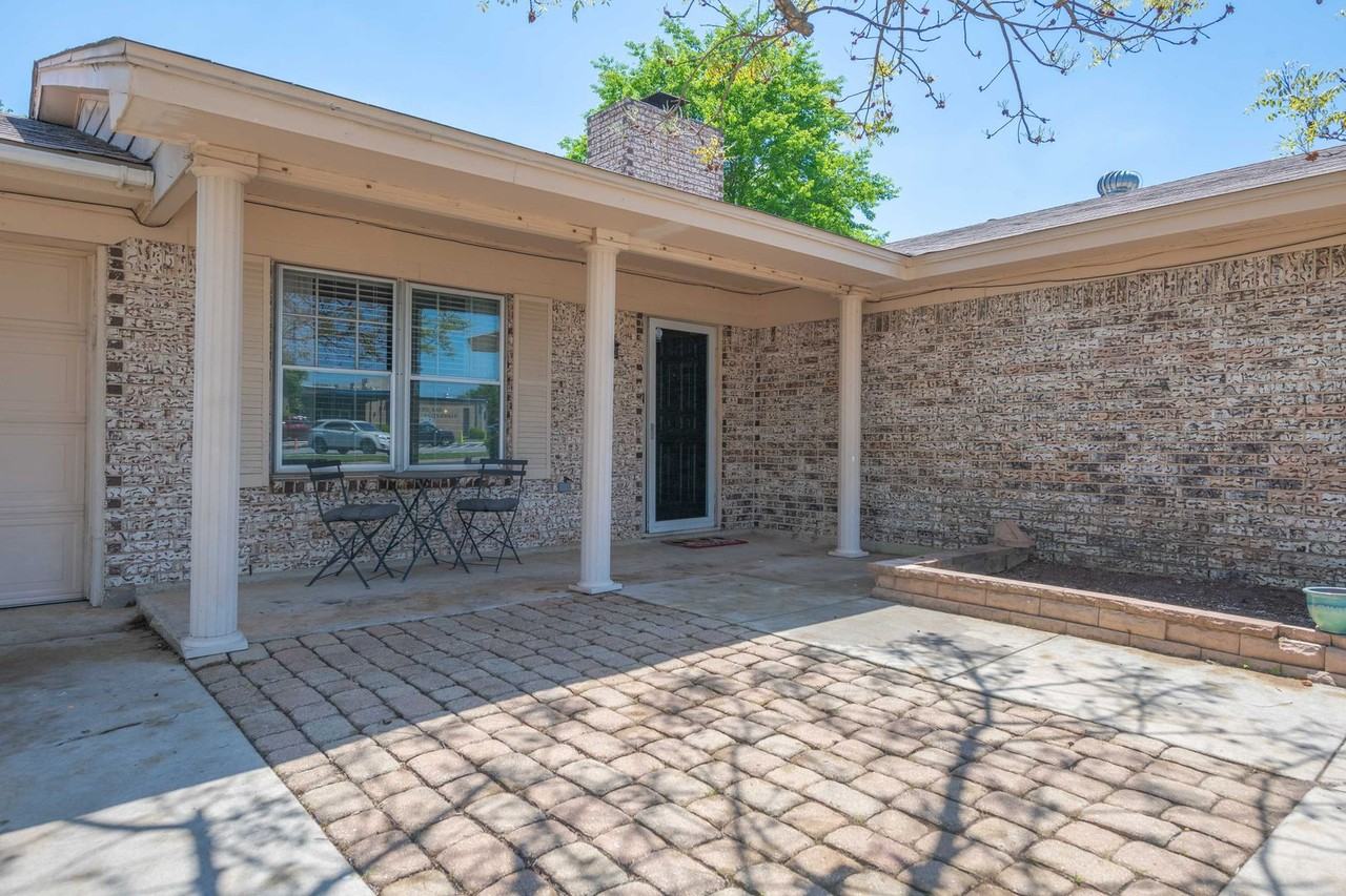 303 Manning Dr - Photo 4 of 40