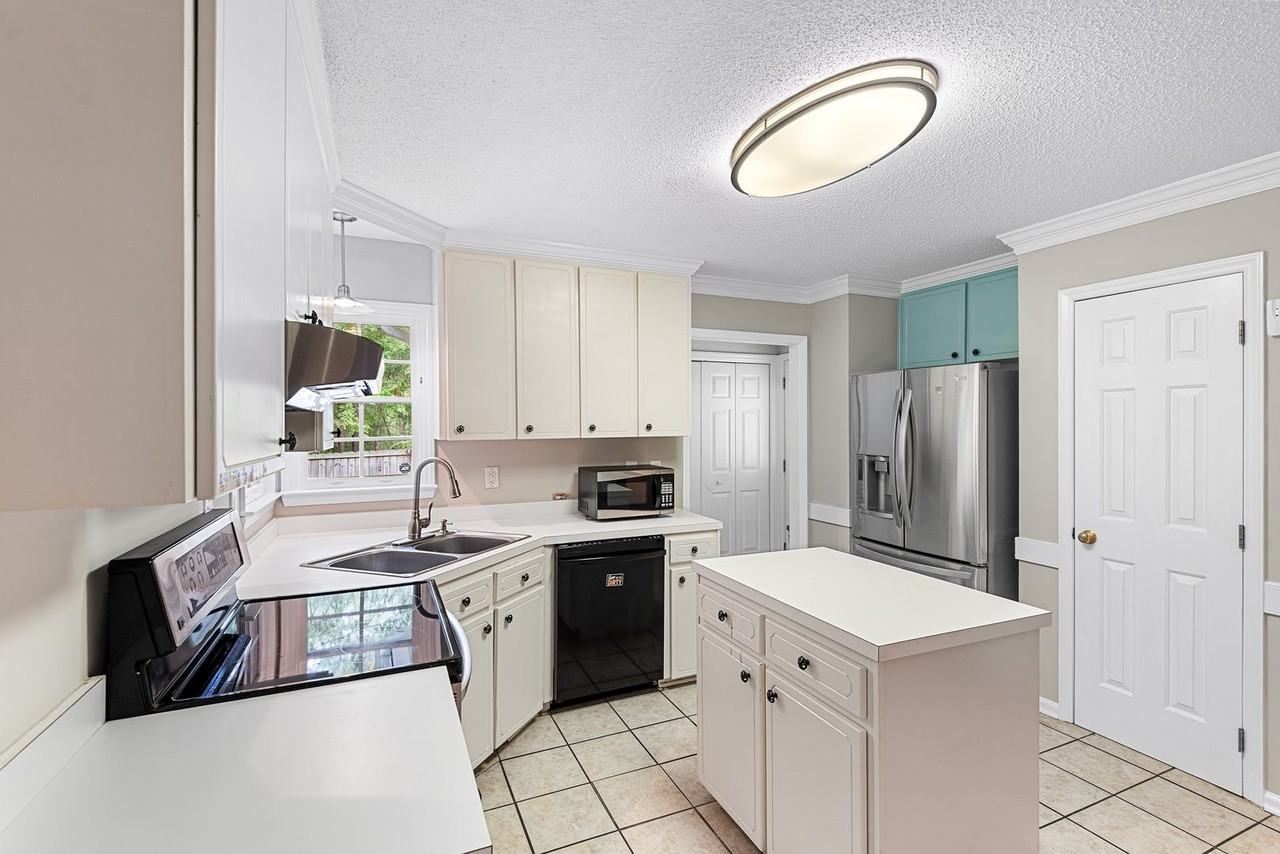 209 Goldfield Dr - Photo 7 of 24