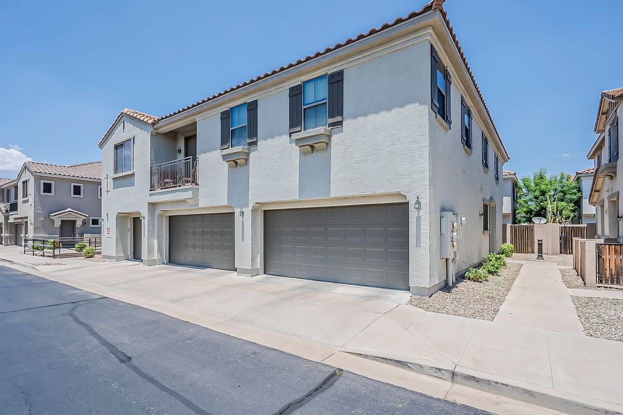 3022 E Donner Dr - Photo 4 of 41