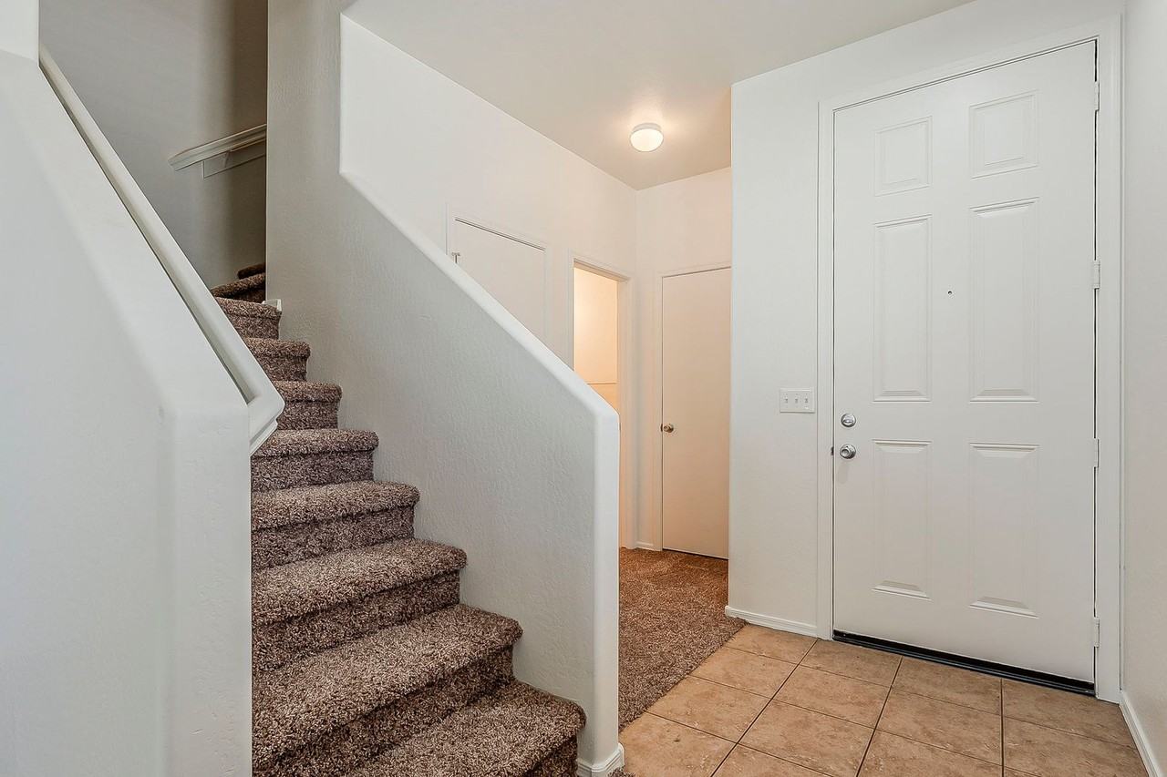3022 E Donner Dr - Photo 5 of 41