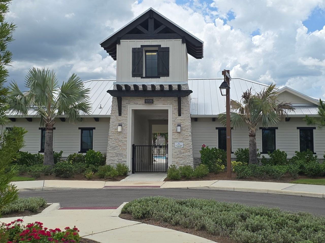 3438 Shady Sunrise Loop - Photo 2 of 33