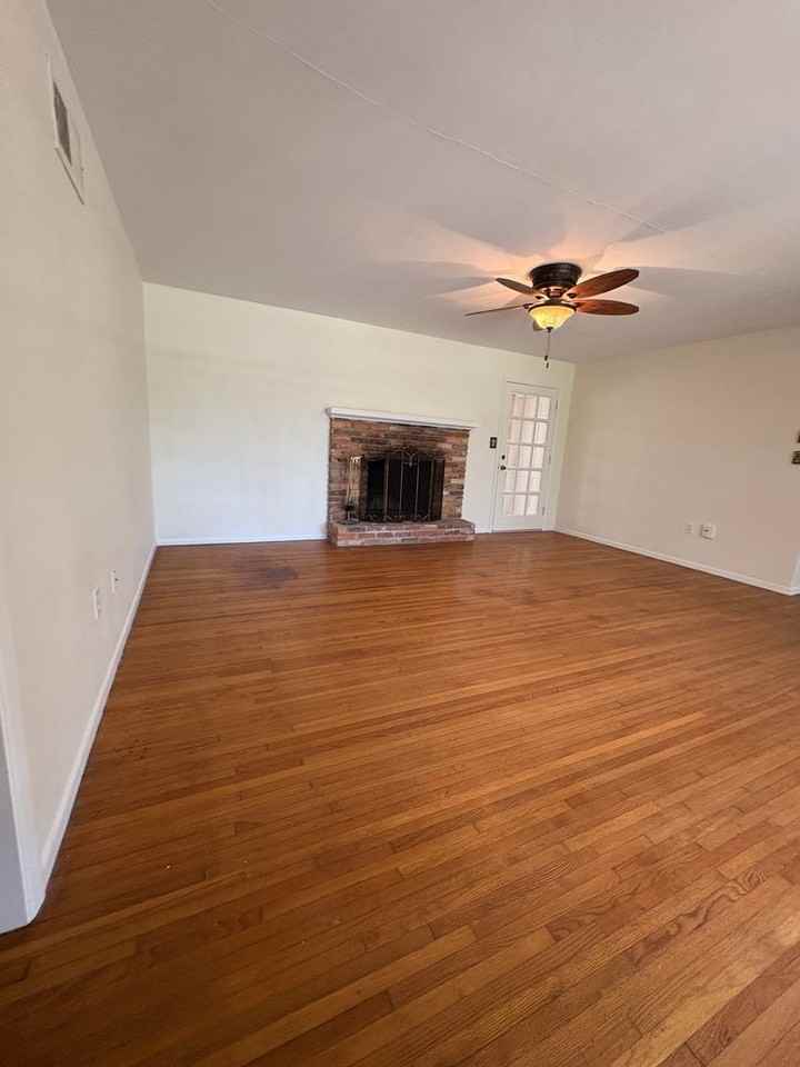 2227 Country Club Dr - Photo 7 of 37