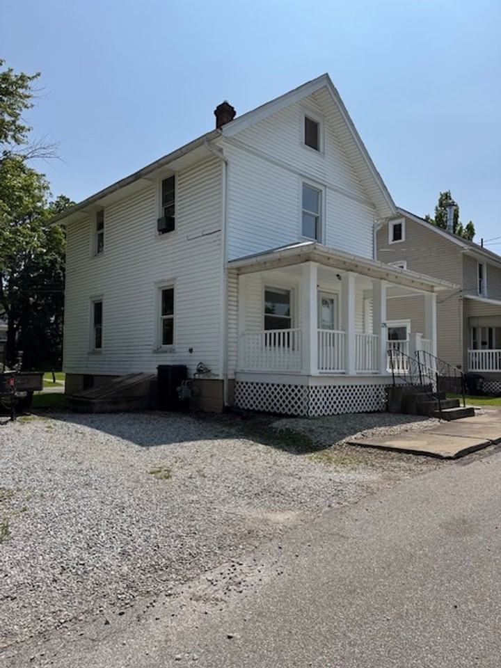 129 Diamond Ct - Photo 2 of 14