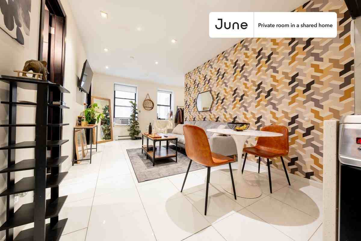 320 Manhattan Ave #C - Photo 2 of 9