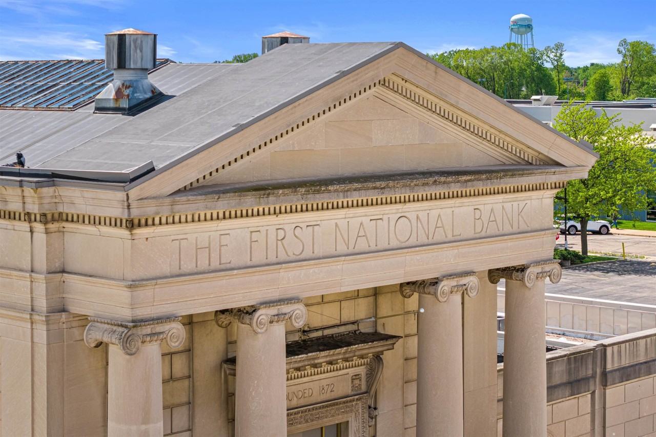 311 W Grand Ave - Photo 4 of 40