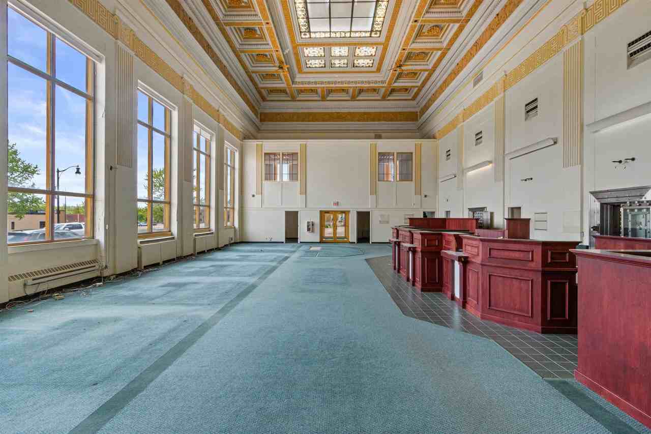 311 W Grand Ave - Photo 7 of 40