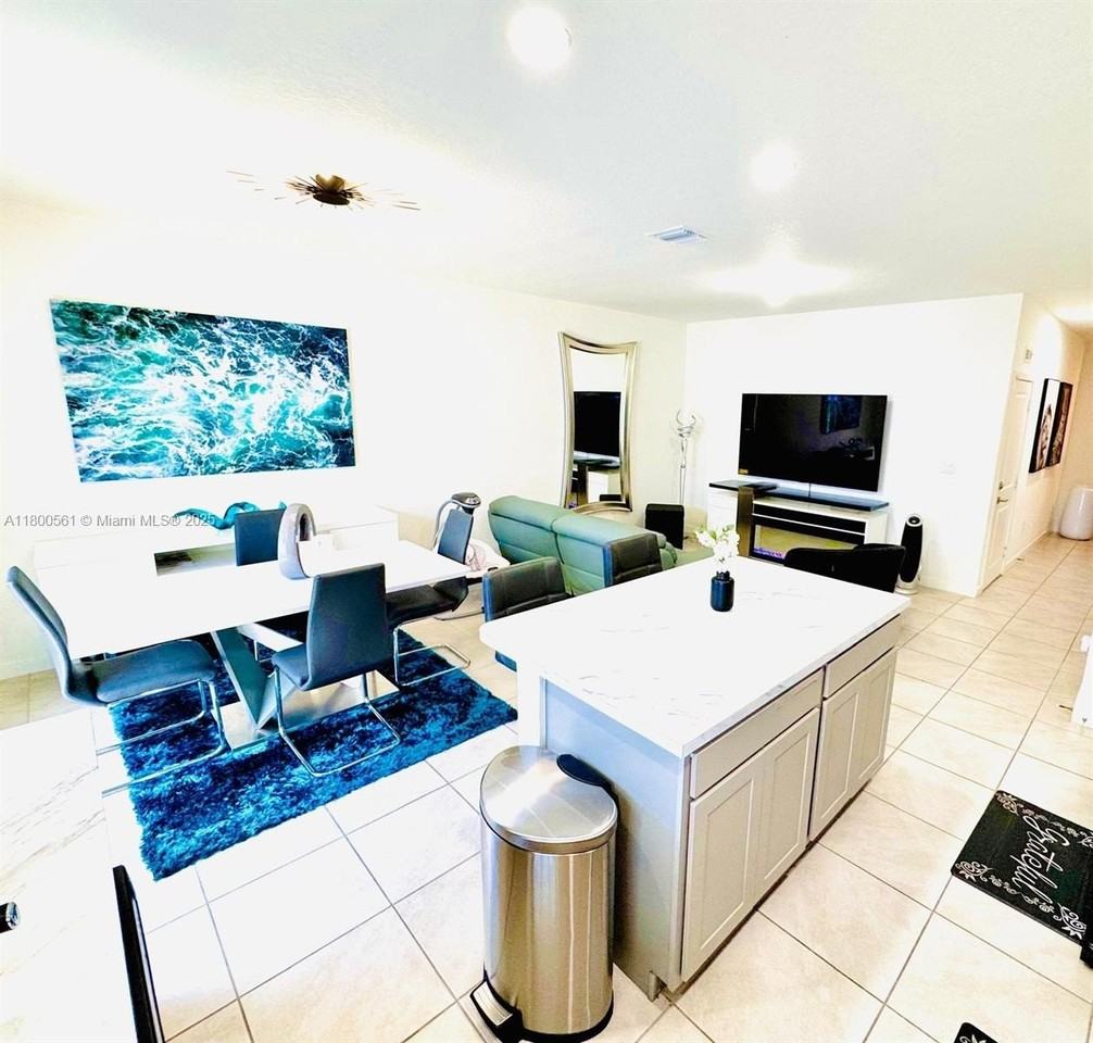 761 Sw 11th St #761 - Photo 5 of 18