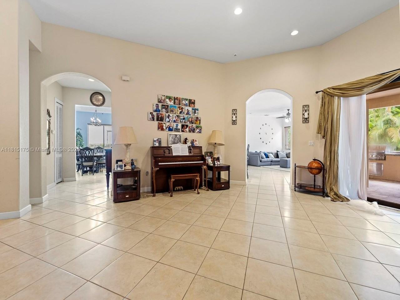 19385 Sw 79th Ct - Photo 5 of 33