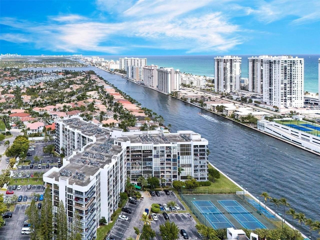 1000 Parkview Dr #701 - Photo 2 of 31