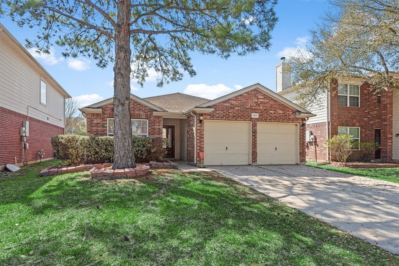 11811 Skydale Dr - Photo 2 of 27