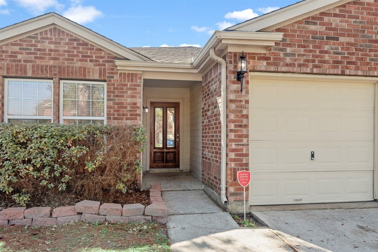 11811 Skydale Dr - Photo 3 of 27