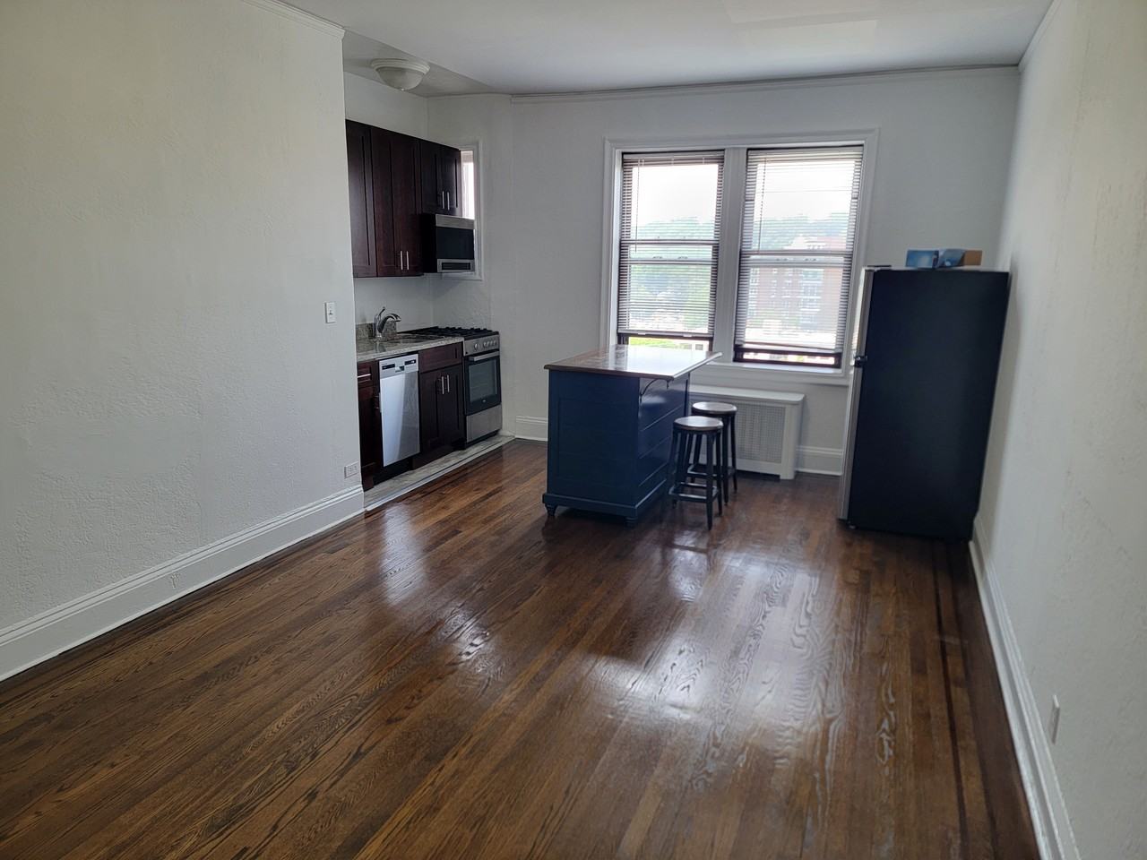 138 Chatsworth Avenue 5 - Photo 3 of 8