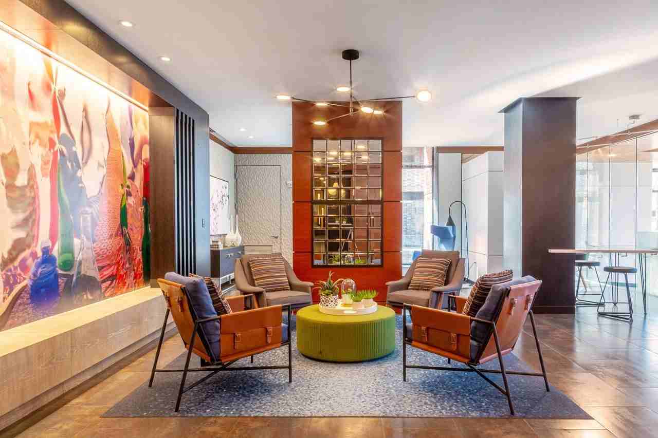 IO Piazza by Windsor - Photo 3 of 50