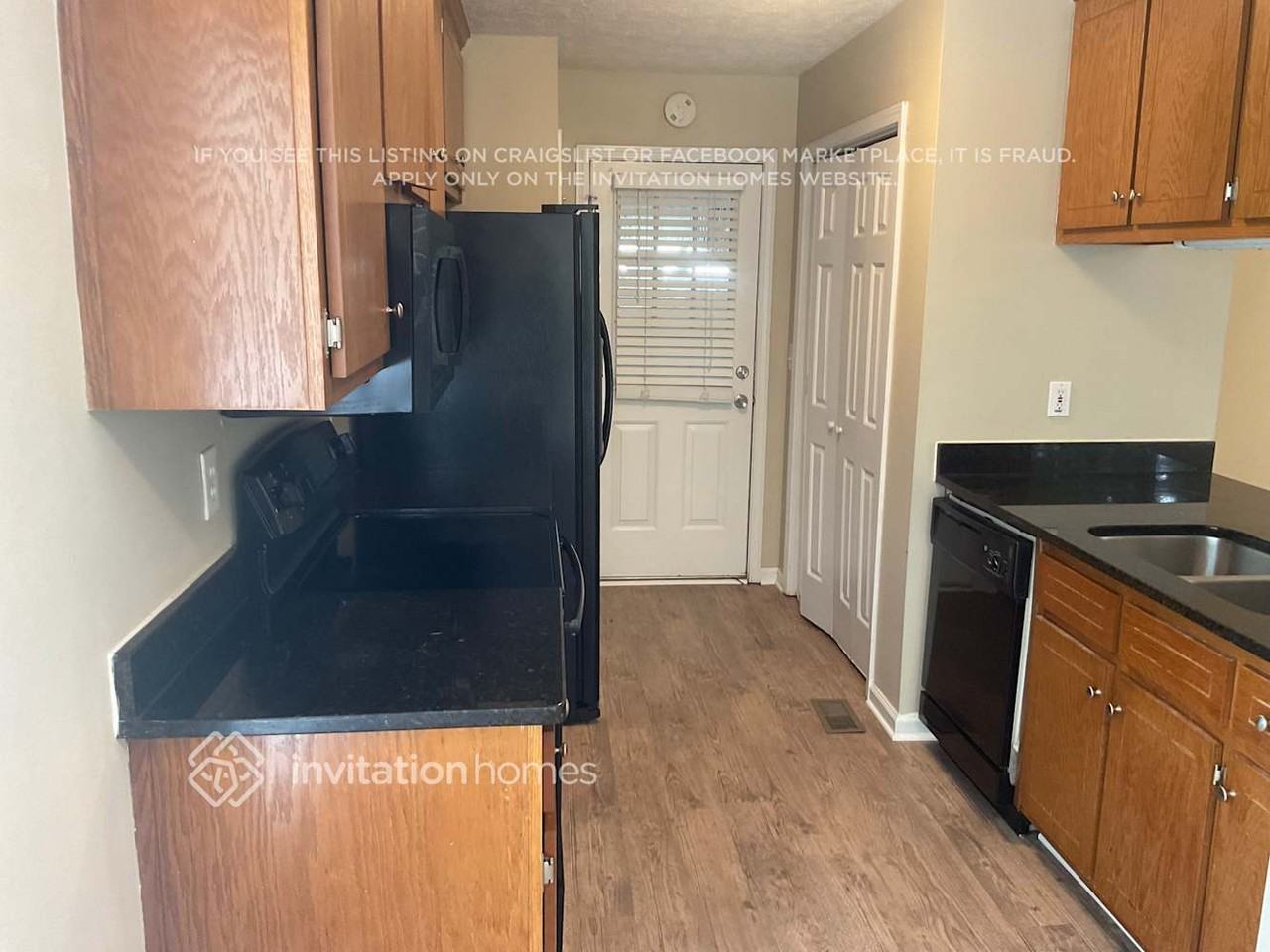 3933 Edgebrook Dr - Photo 4 of 10