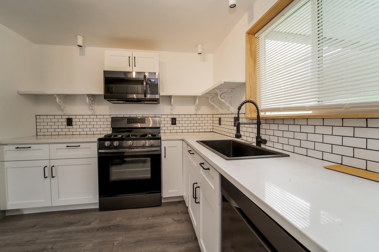 1419 Overdale Dr - Photo 2 of 16