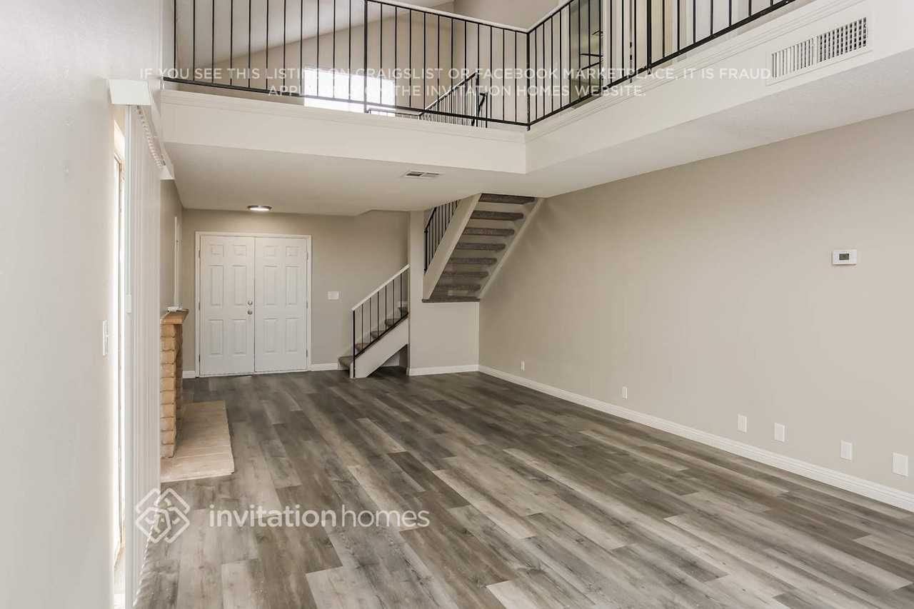 3749 Broadriver Dr - Photo 2 of 14