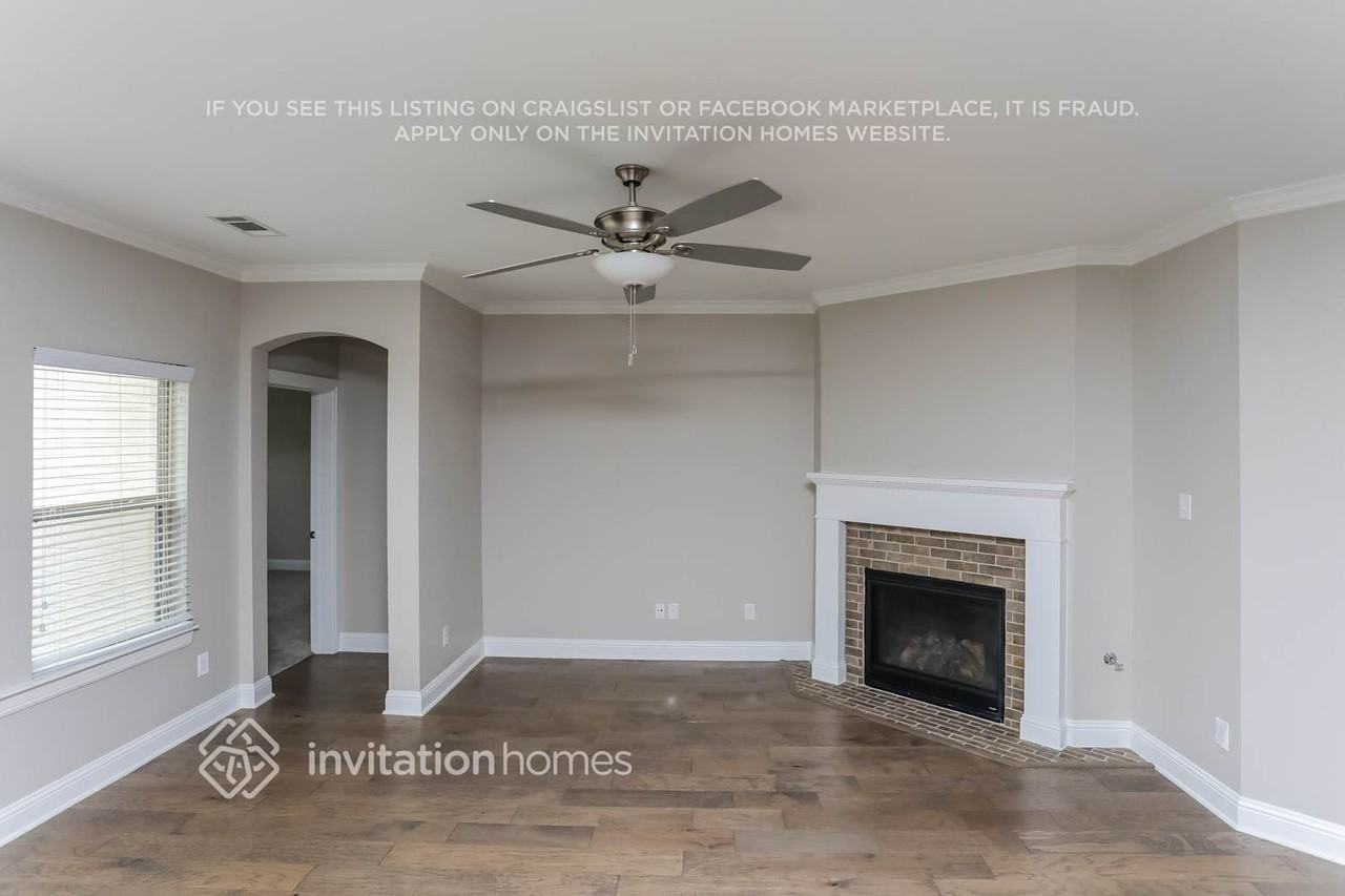 2701 Mission St - Photo 2 of 17