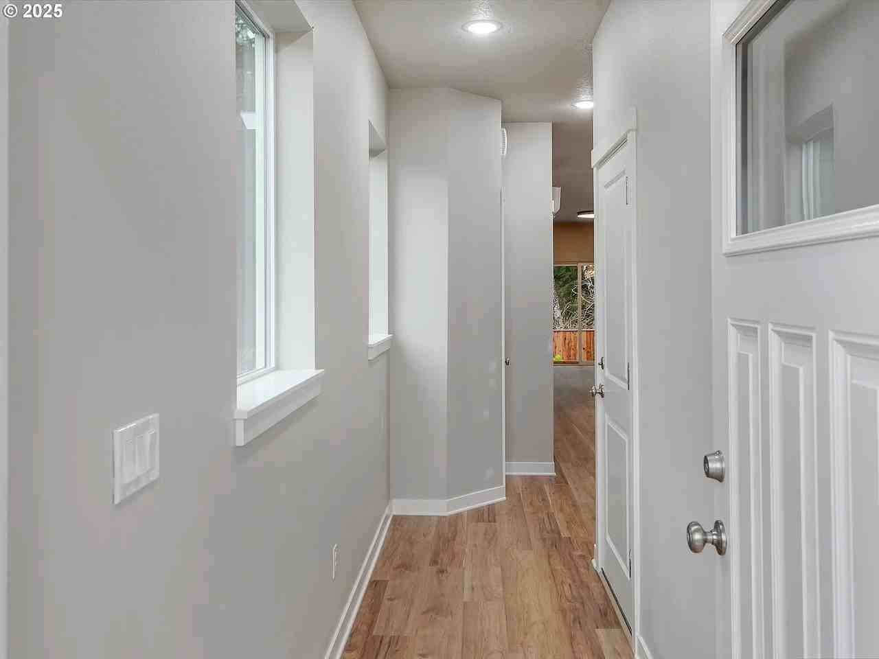 1098 Northeast 12th Avenue - Photo 3 of 30