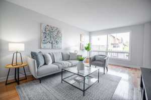 featured image of 98 Woodridge Cres